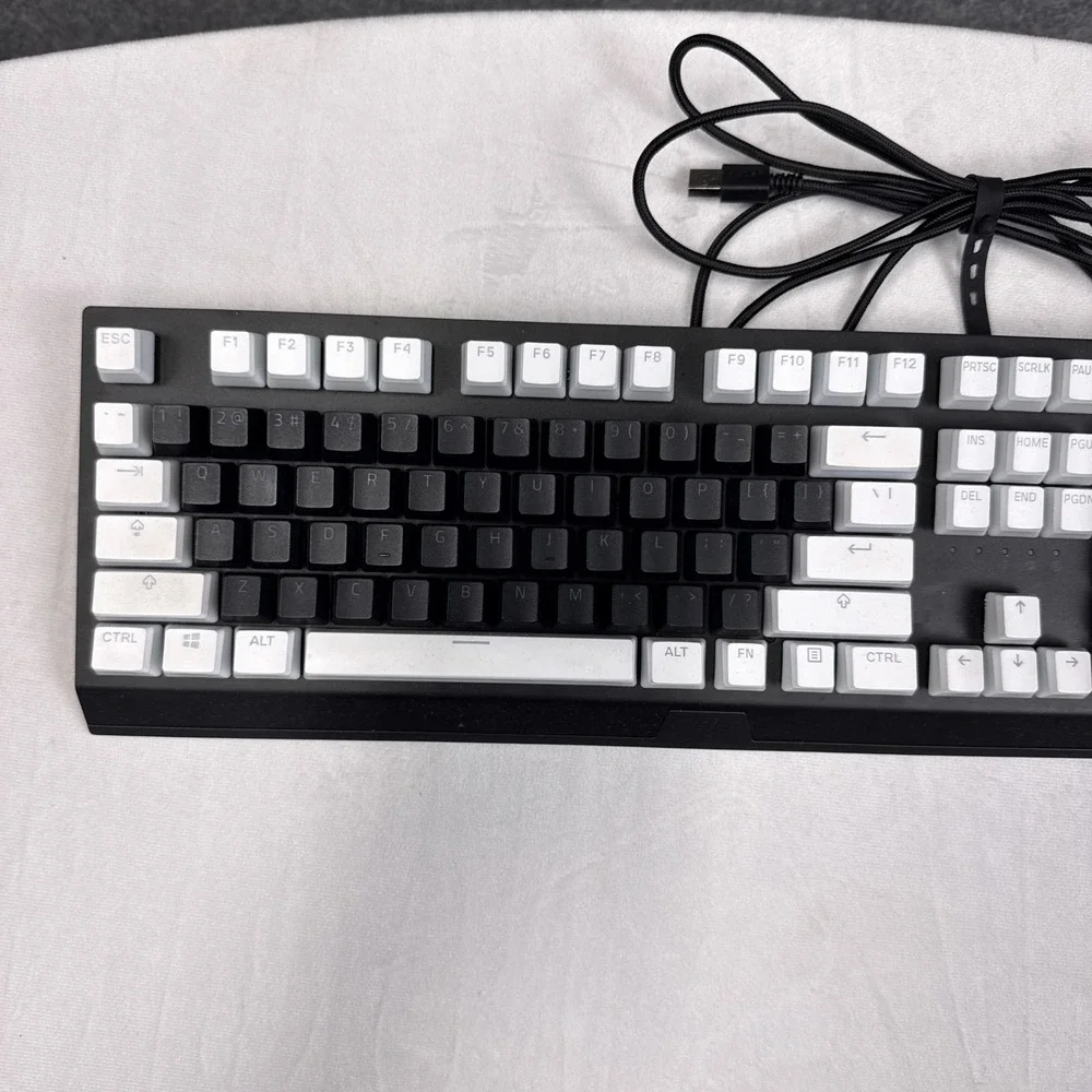 Razer BlackWidow V3 Gaming Keyboard Green Switches Custom Black White Keycaps